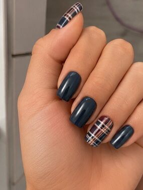 Plaid
Nails 5 for $20 or $7
